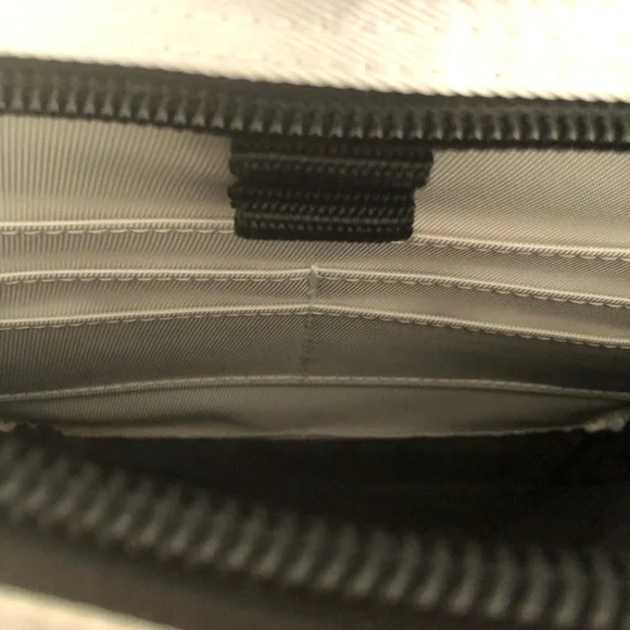 Vintage Polo Sport White and Black adjustable crossbody Bag - Picture 5 of 6